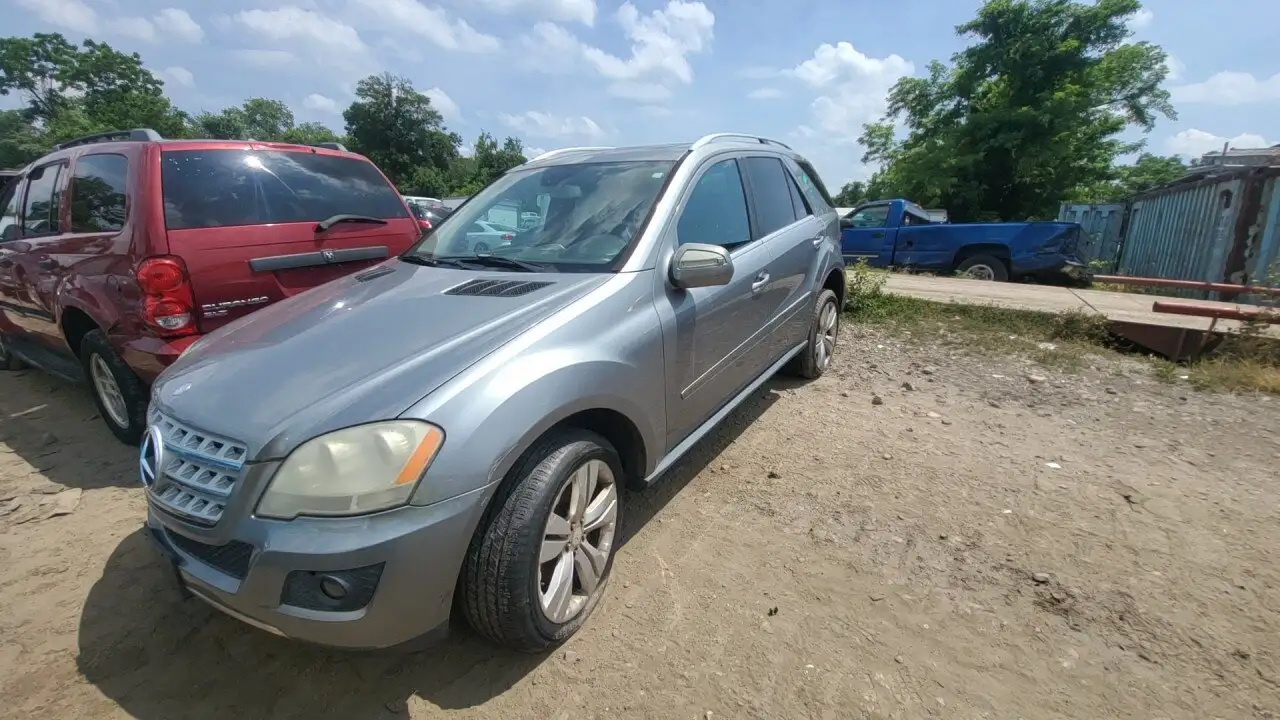 Photo of 2010 Mercedes-Benz Ml350