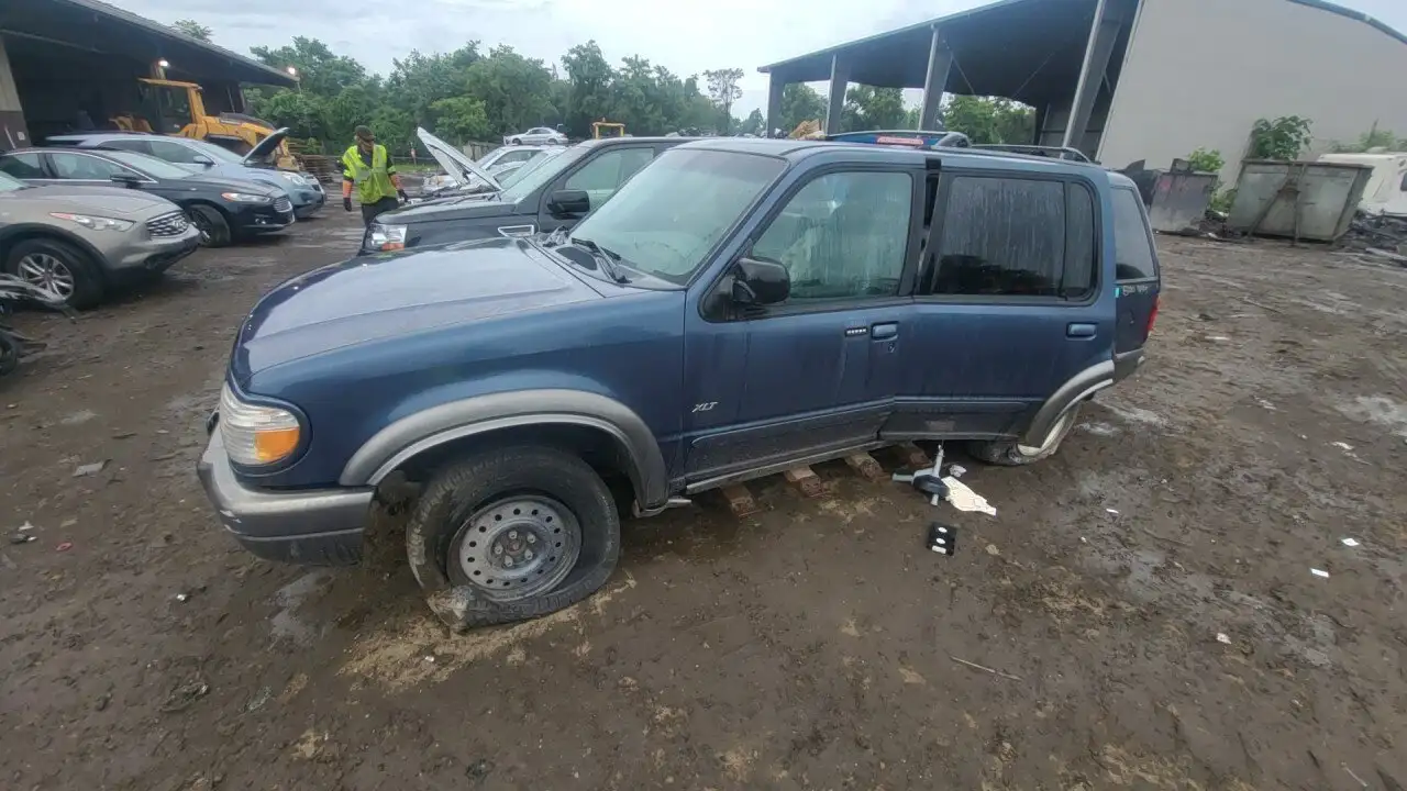 Photo of 2000 Ford Explorer