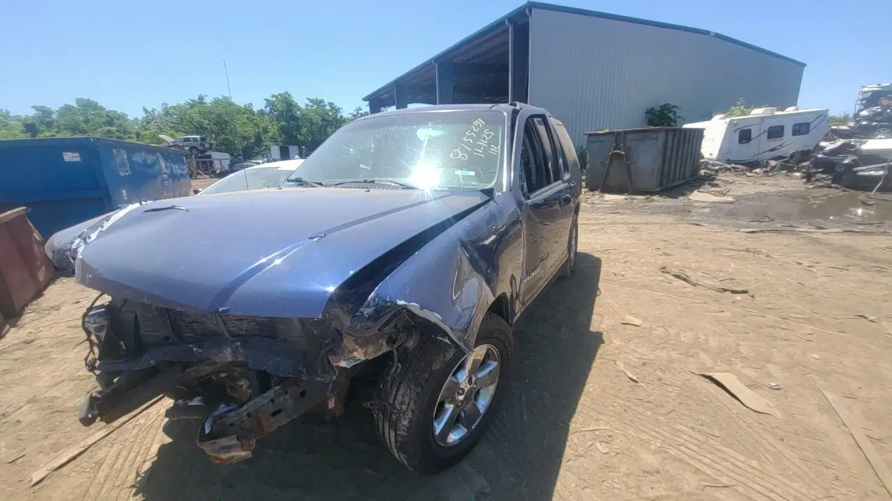 Photo of 2005 Ford Explorer