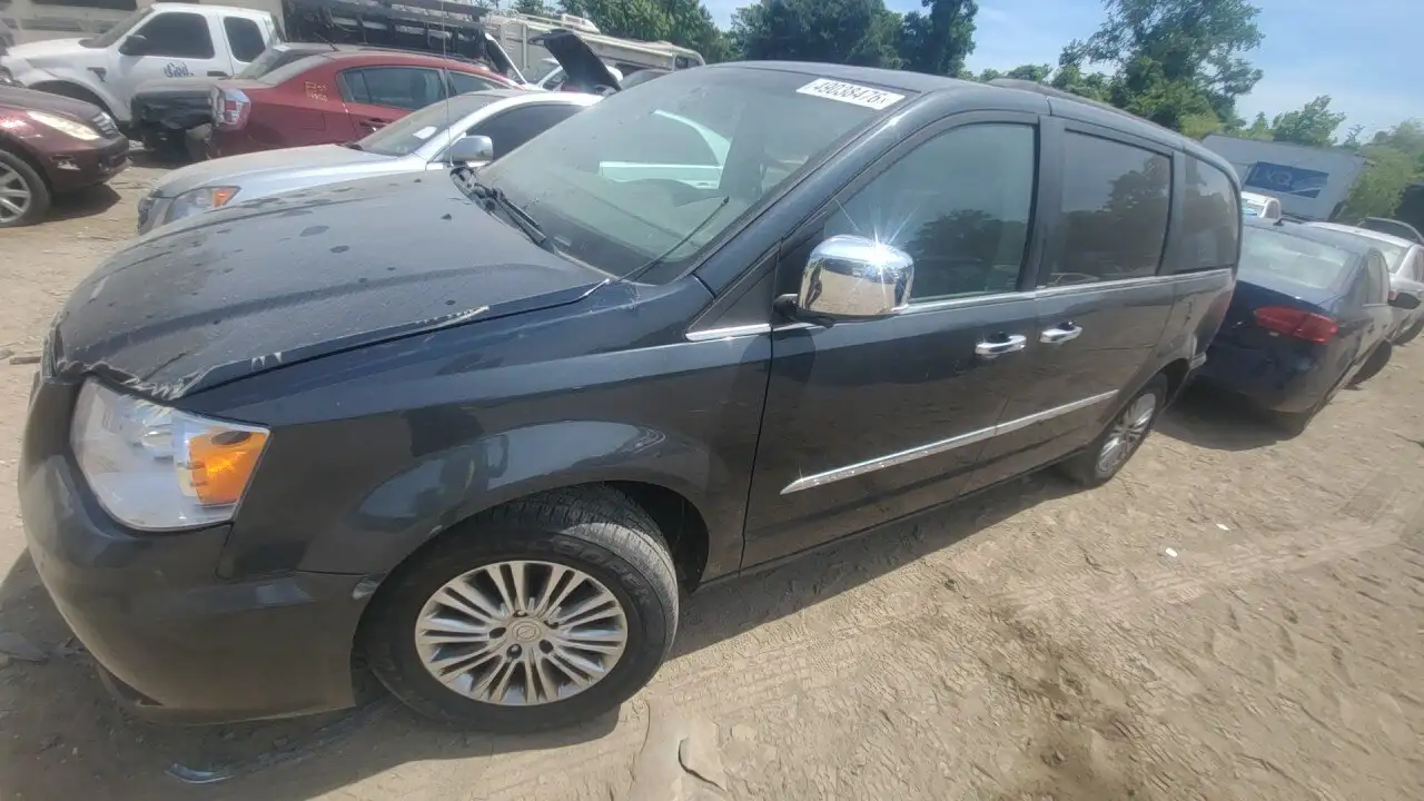 Photo of 2014 Chrysler Town & Country