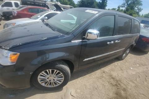 Photo of 2014 Chrysler Town & Country