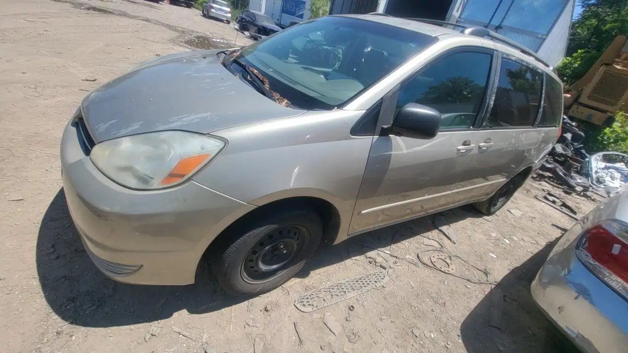 Photo of 2004 Toyota Sienna
