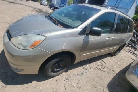 Photo of 2004 Toyota Sienna