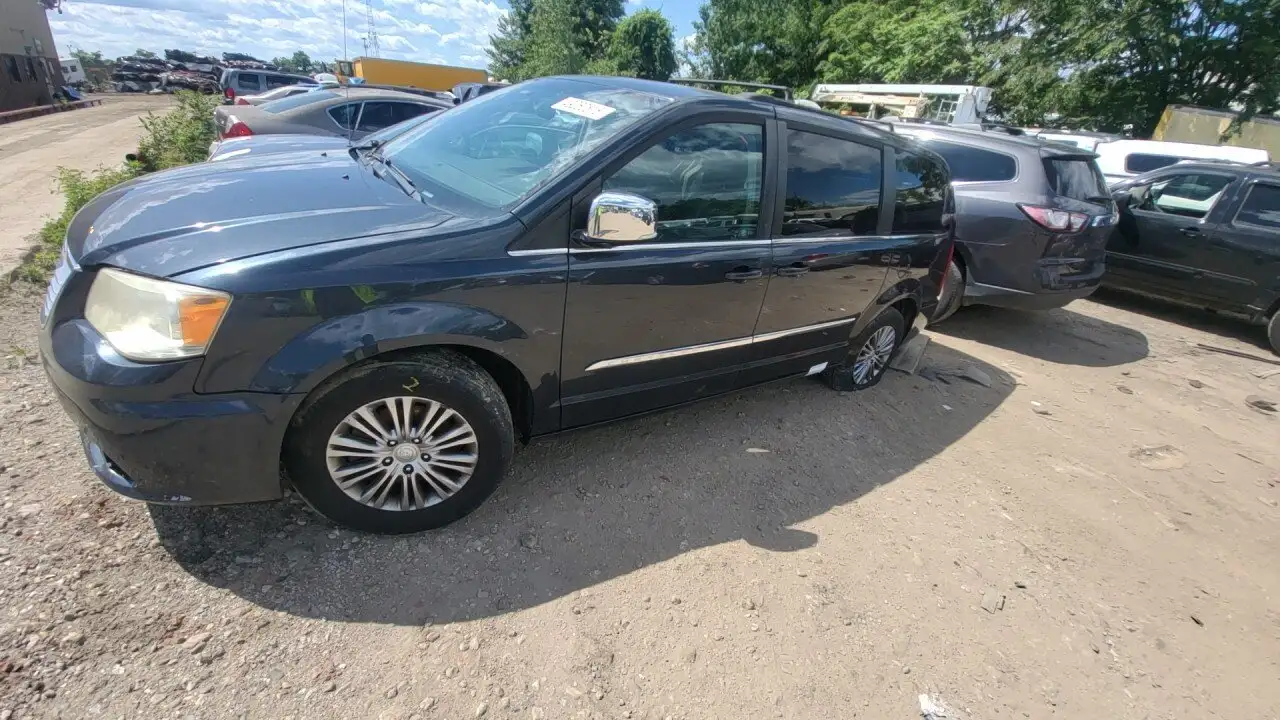 Photo of 2014 Chrysler Town & Country