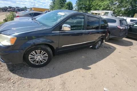 Photo of 2014 Chrysler Town & Country