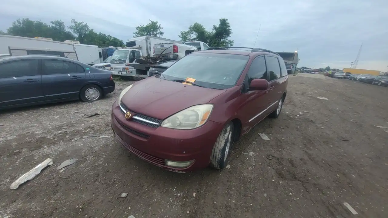 Photo of 2004 Toyota Sienna