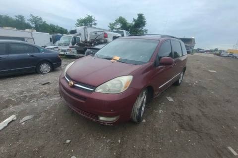 Photo of 2004 Toyota Sienna