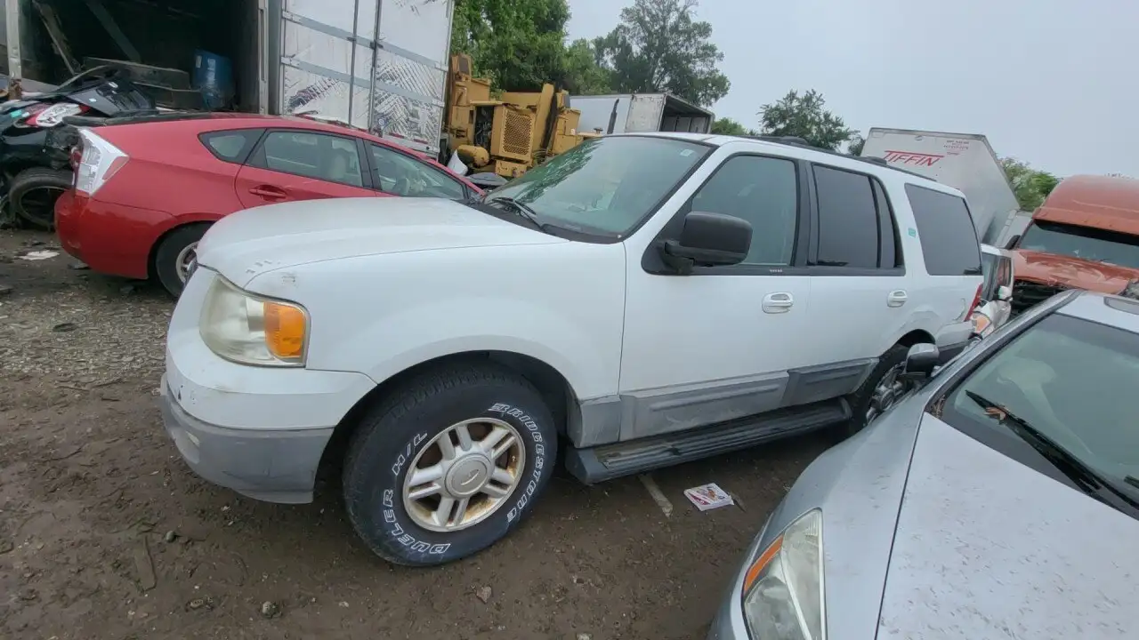Photo of 2004 Ford Expedition