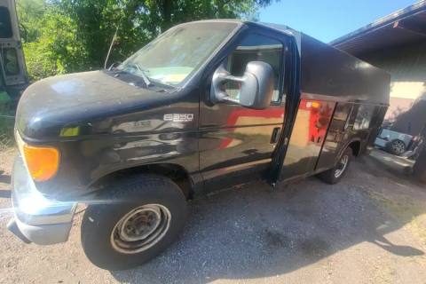 Photo of 2003 Ford E-350 Super Duty