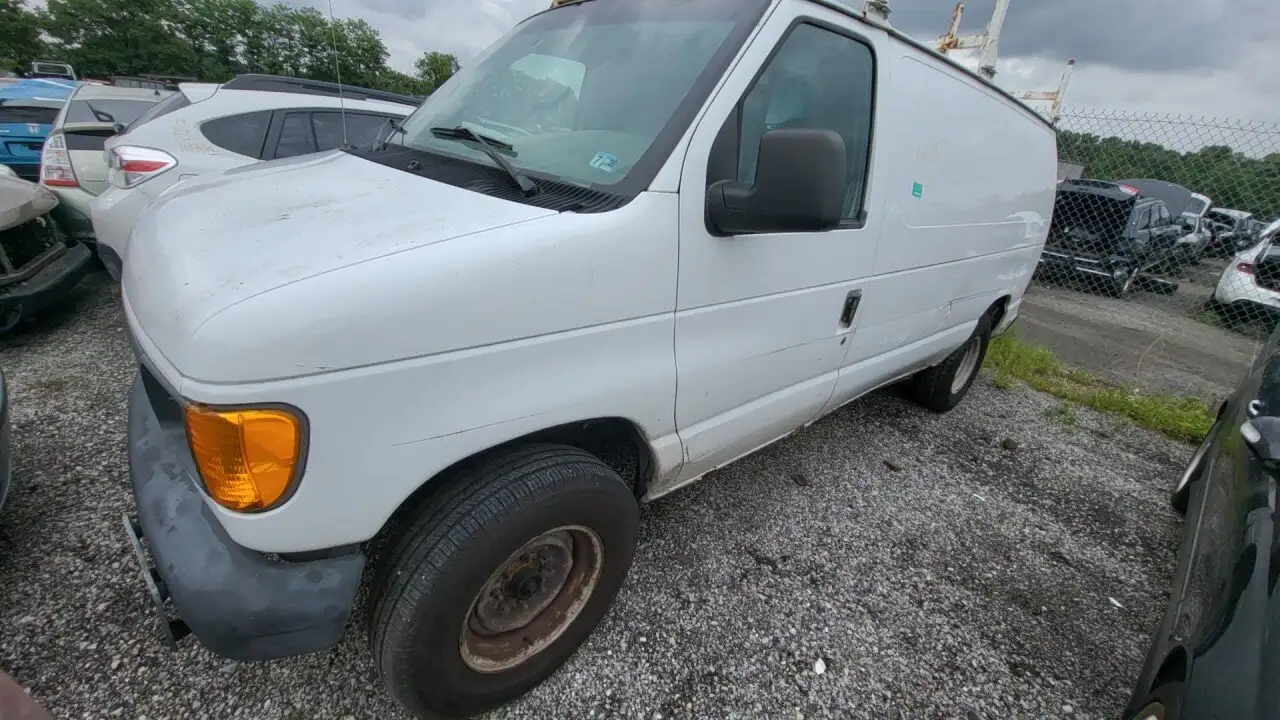 Photo of 2004 Ford E-250