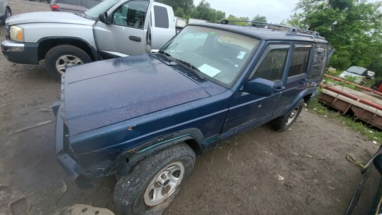 Photo of 2001 Jeep Cherokee