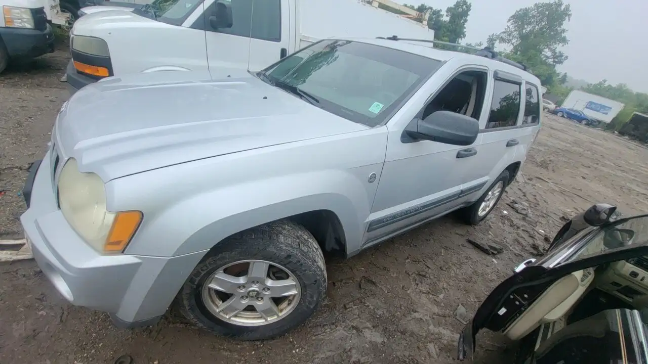 Photo of 2005 Jeep Grand Cherokee