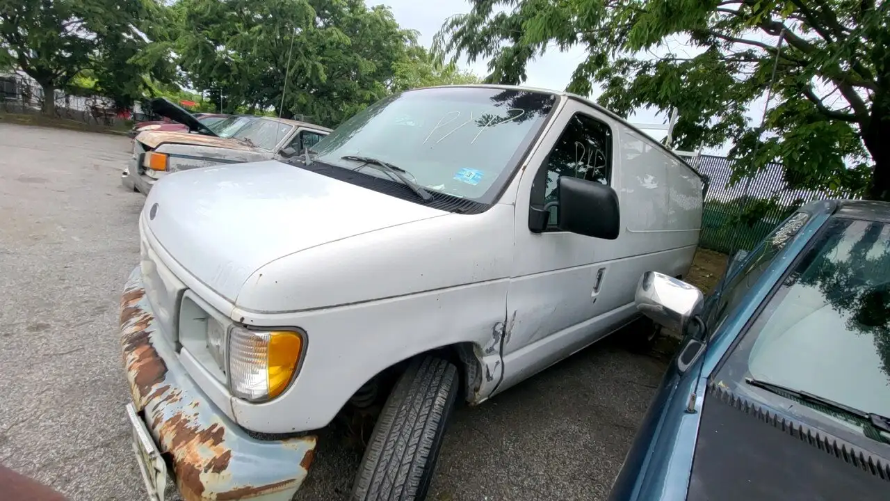 Photo of 2000 Ford E-250 Econoline