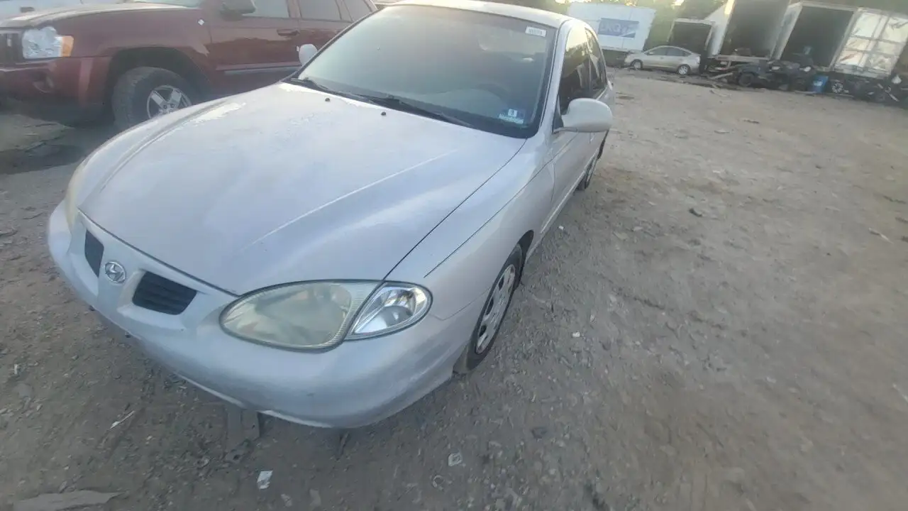 Photo of 2000 Hyundai Elantra