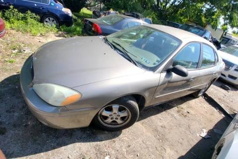 Photo of 2004 Ford Taurus