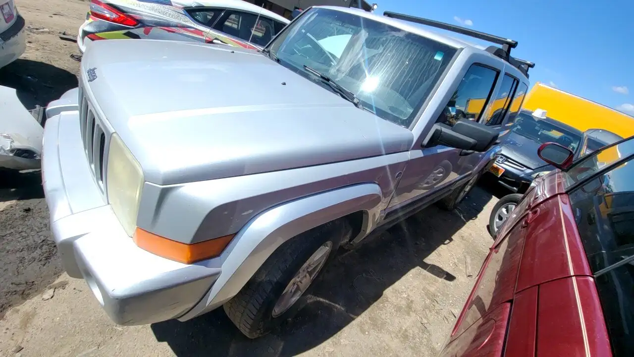 Photo of 2006 Jeep Commander