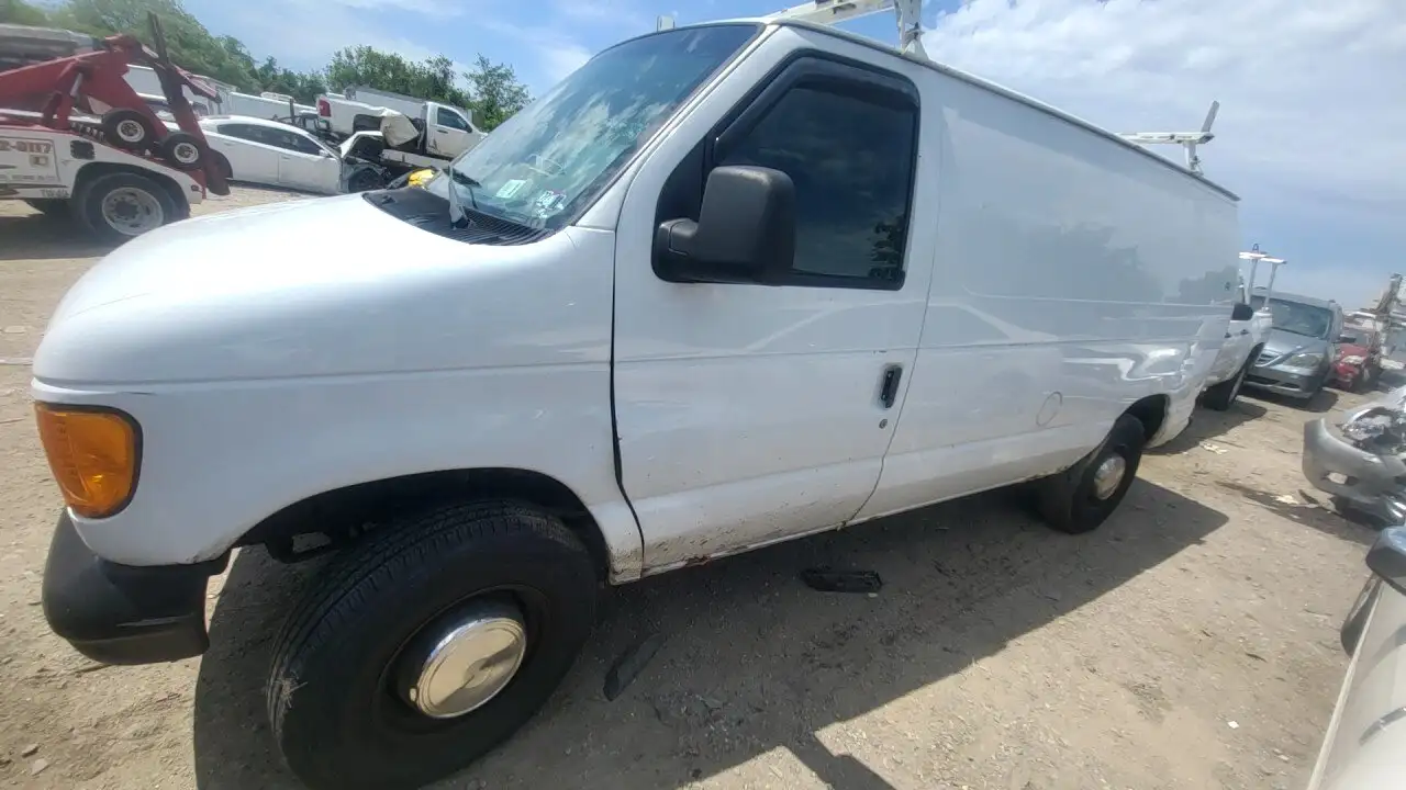 Photo of 2003 Ford E-250
