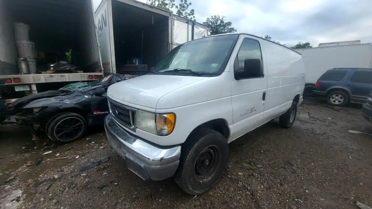 Photo of 2003 Ford E-350 Super Duty