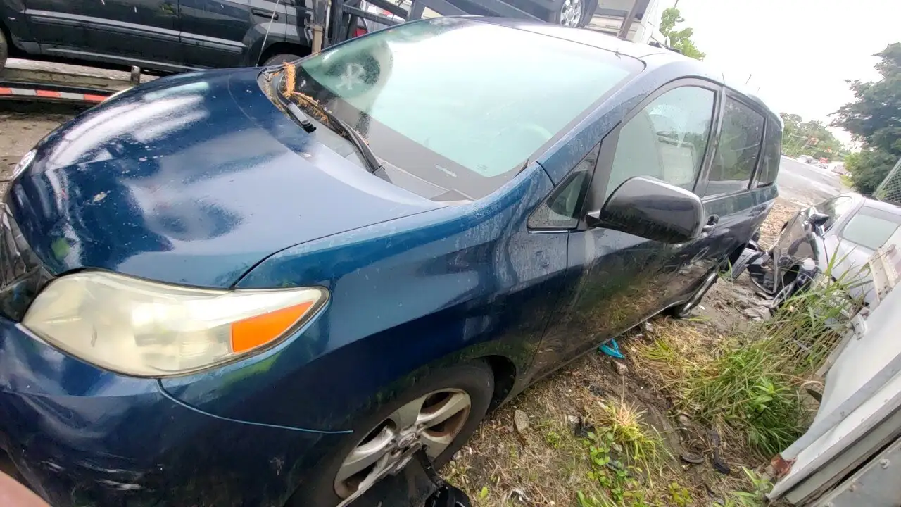 Photo of 2012 Toyota Sienna