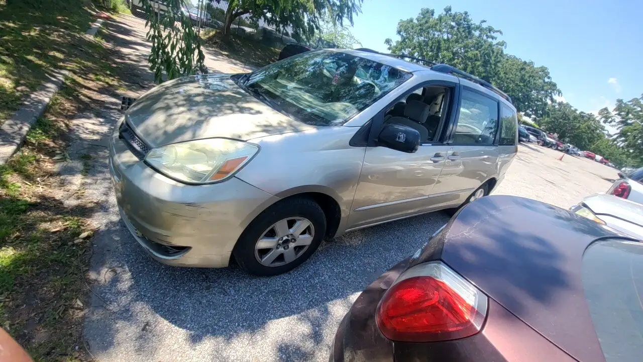 Photo of 2005 Toyota Sienna