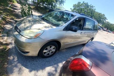Photo of 2005 Toyota Sienna