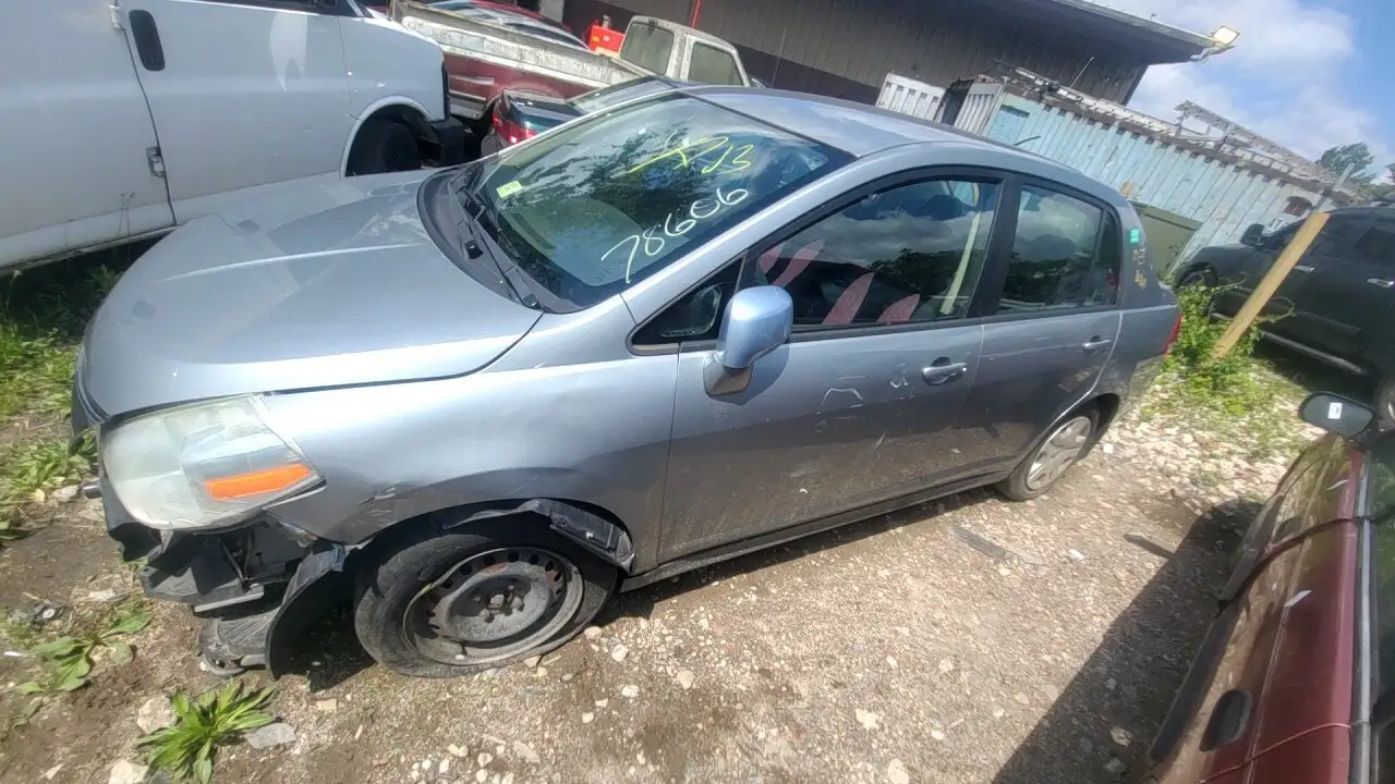 Photo of 2010 Nissan Versa
