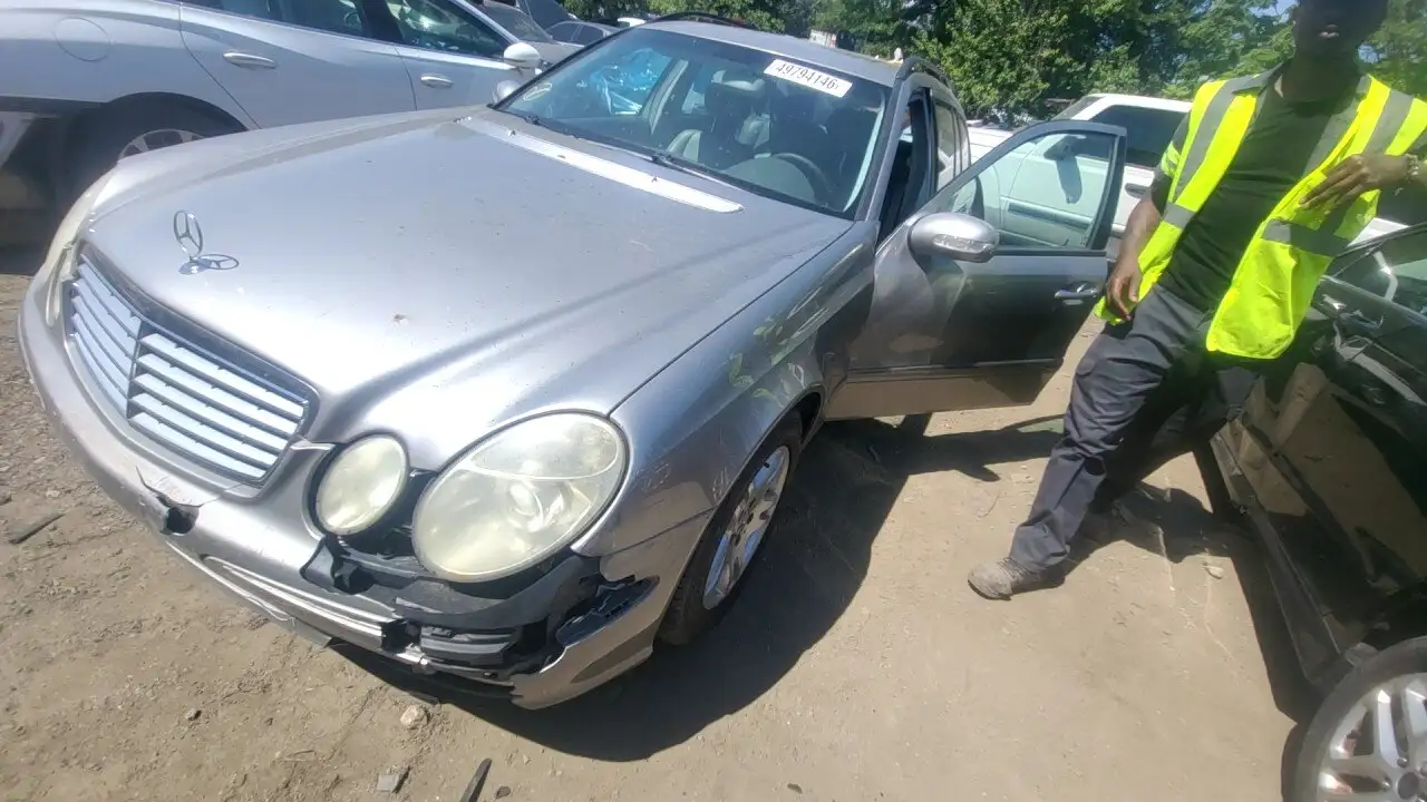 Photo of 2004 Mercedes-Benz E320