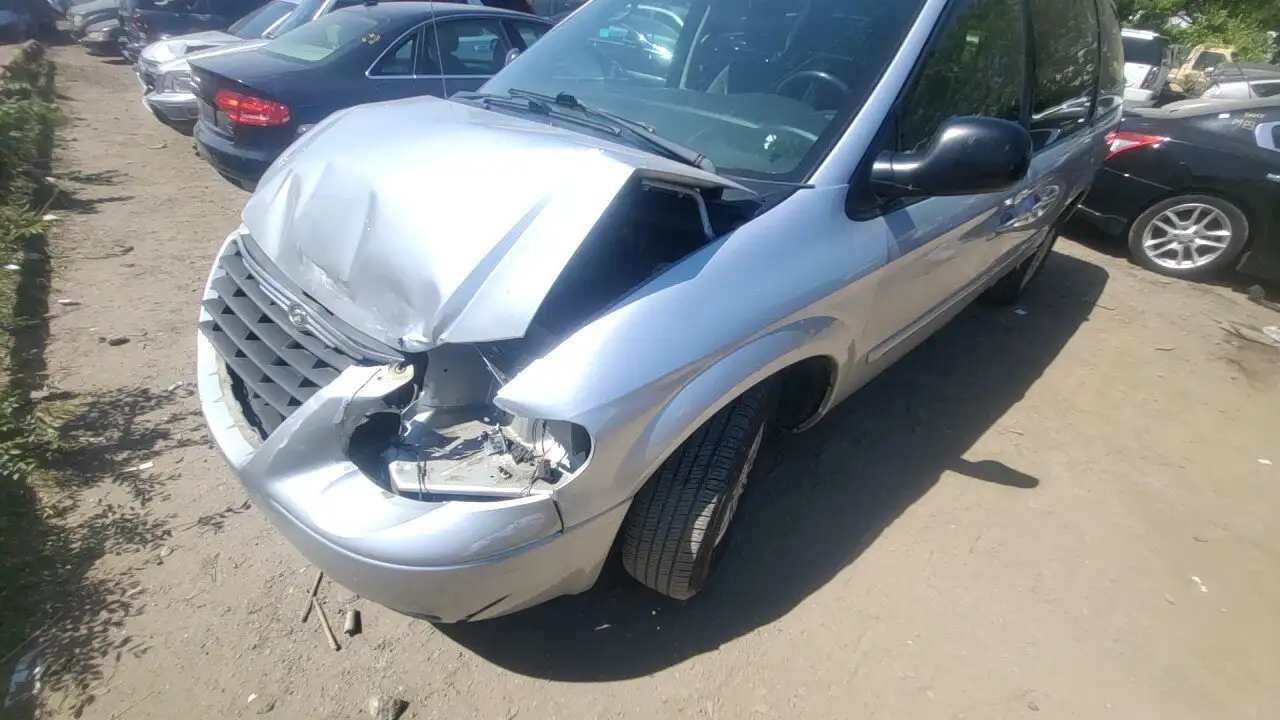 Photo of 2005 Chrysler Town & Country