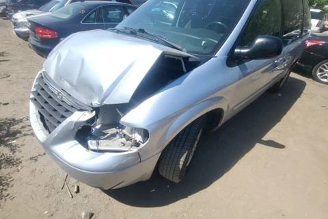Photo of 2005 Chrysler Town & Country