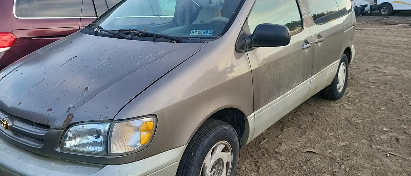 Photo of 1998 Toyota Sienna