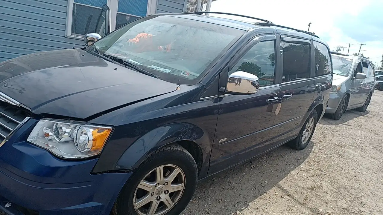 Photo of 2008 Chrysler Town & Country