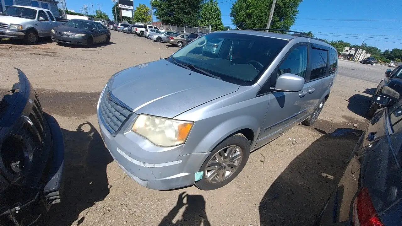 Photo of 2010 Chrysler Town & Country