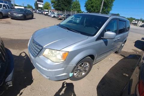 Photo of 2010 Chrysler Town & Country