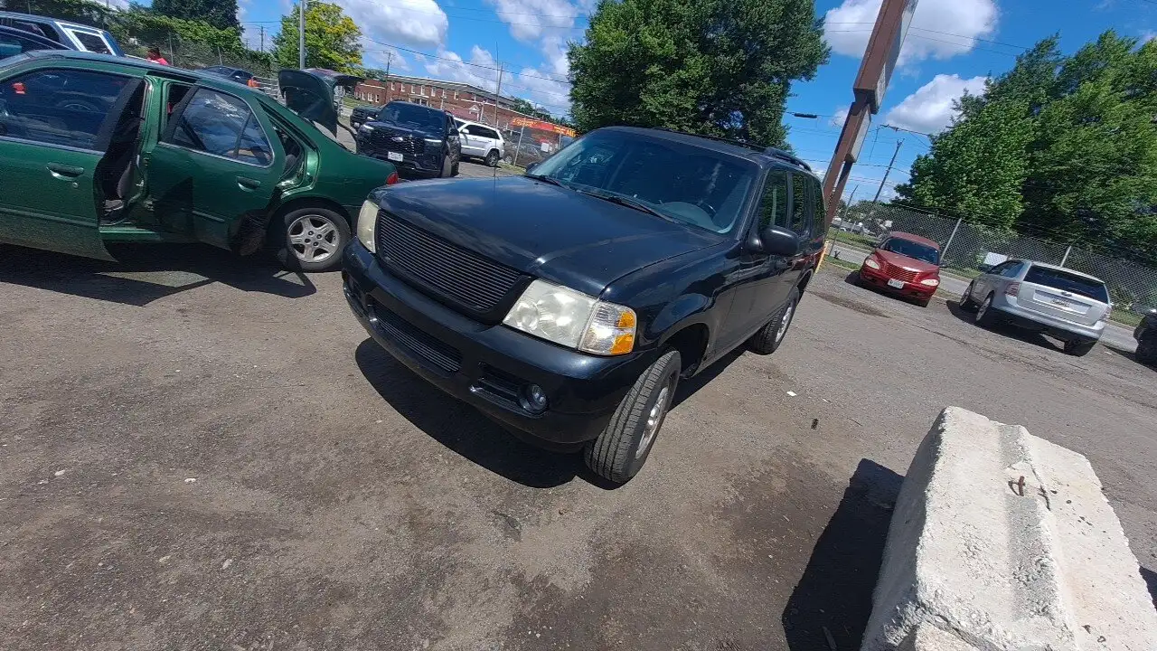 Photo of 2004 Ford Explorer