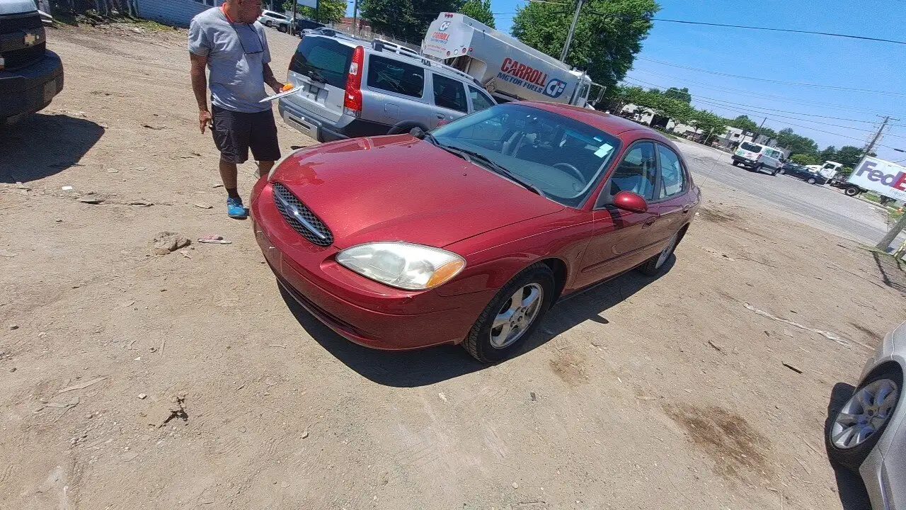 Photo of 2002 Ford Taurus