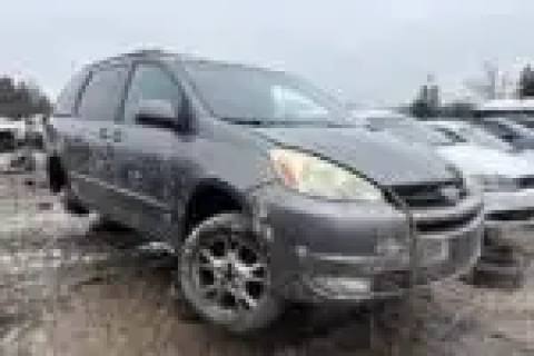 Photo of 2004 Toyota Sienna