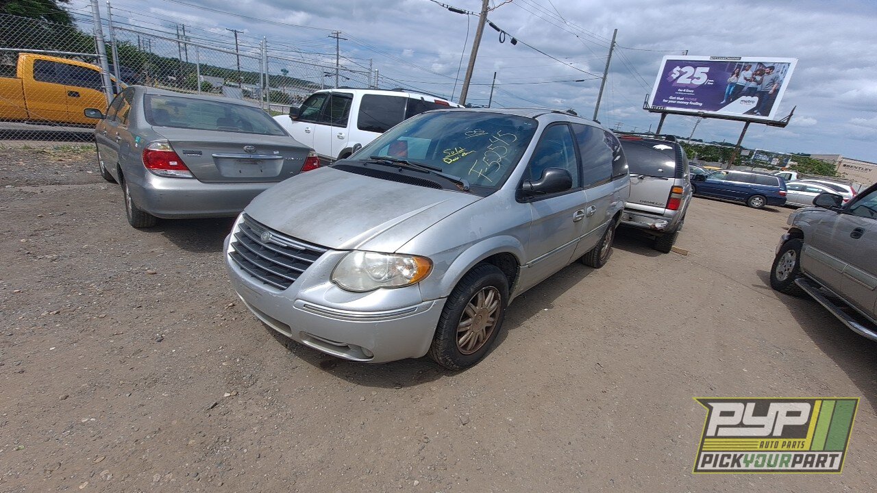 Photo of 2005 Chrysler Town & Country