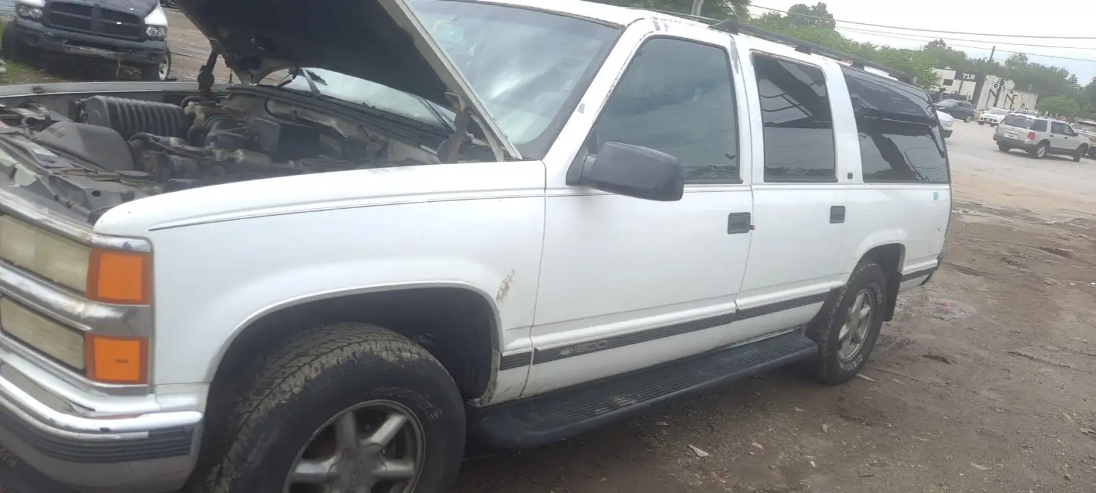 Photo of 1998 Chevrolet K1500 Suburban