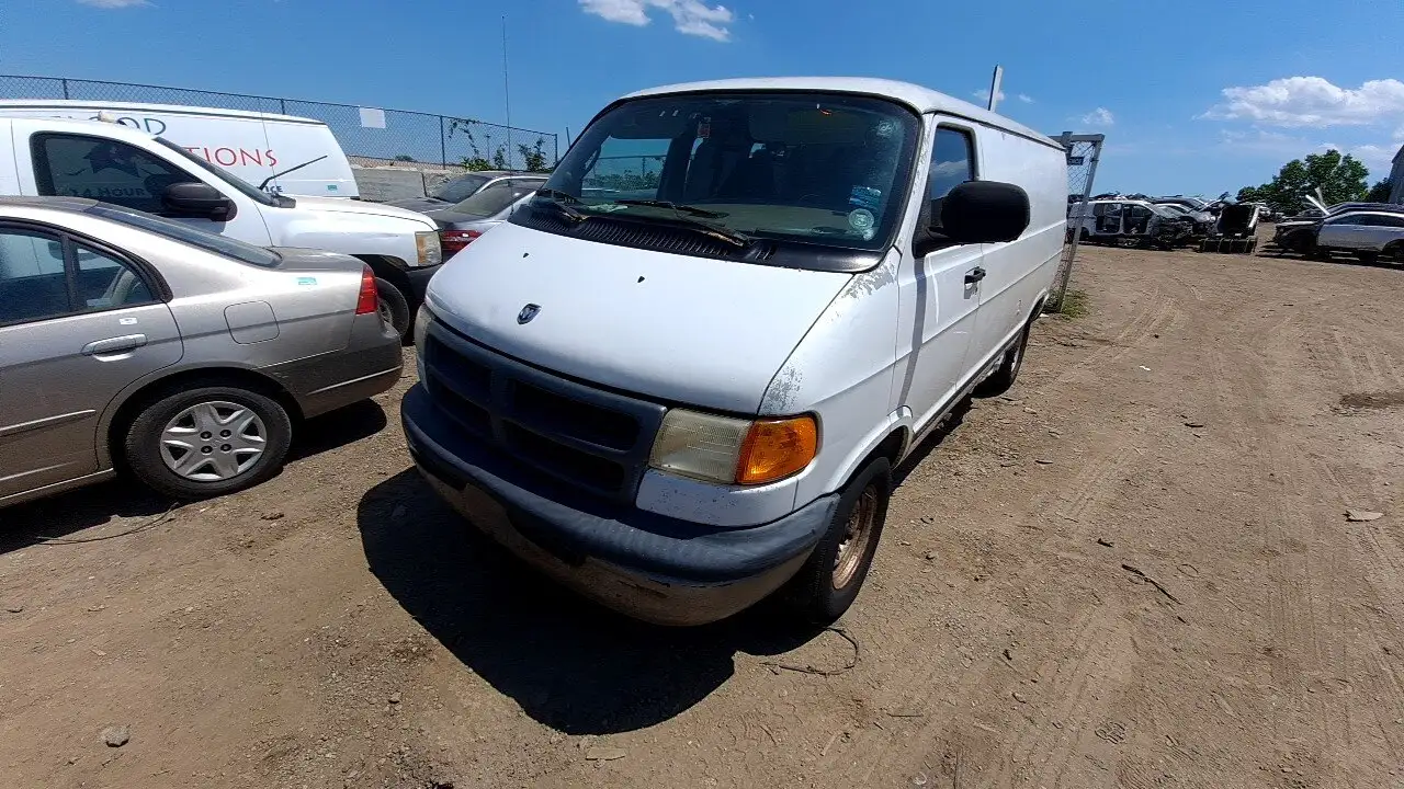 Photo of 2002 Dodge Ram 1500 Van