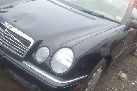 Photo of 1999 Mercedes-Benz E320