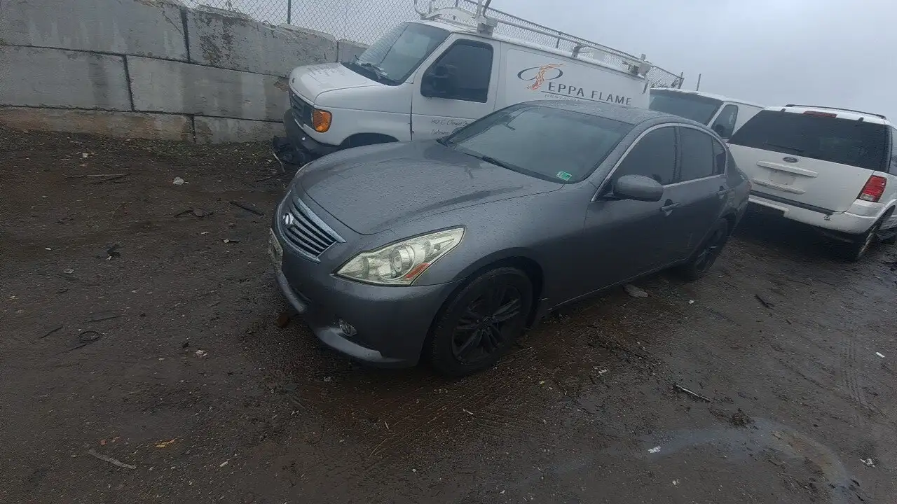 Photo of 2011 Infiniti G37