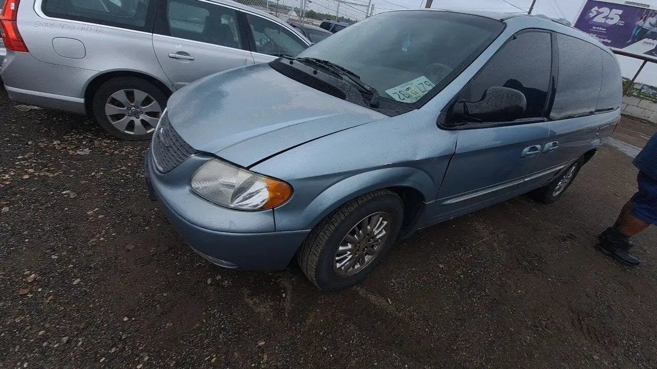 Photo of 2003 Chrysler Town & Country