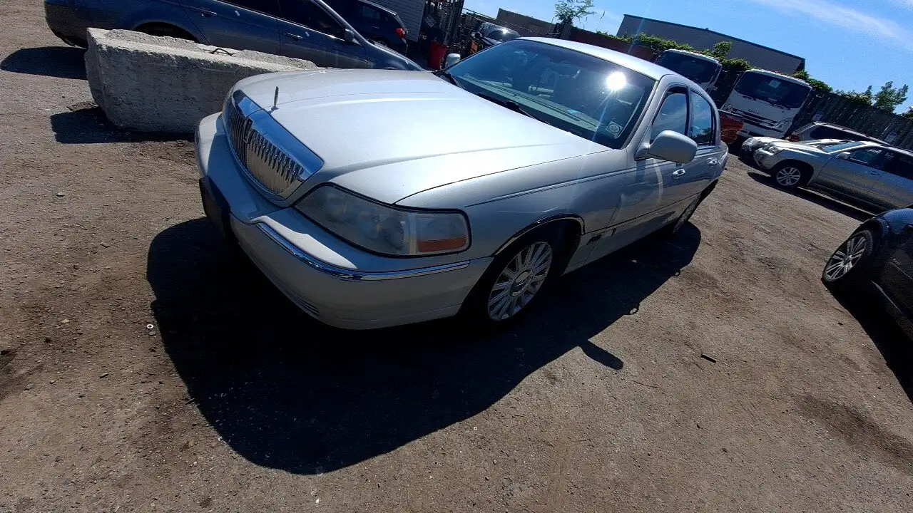 Photo of 2006 Lincoln Town Car