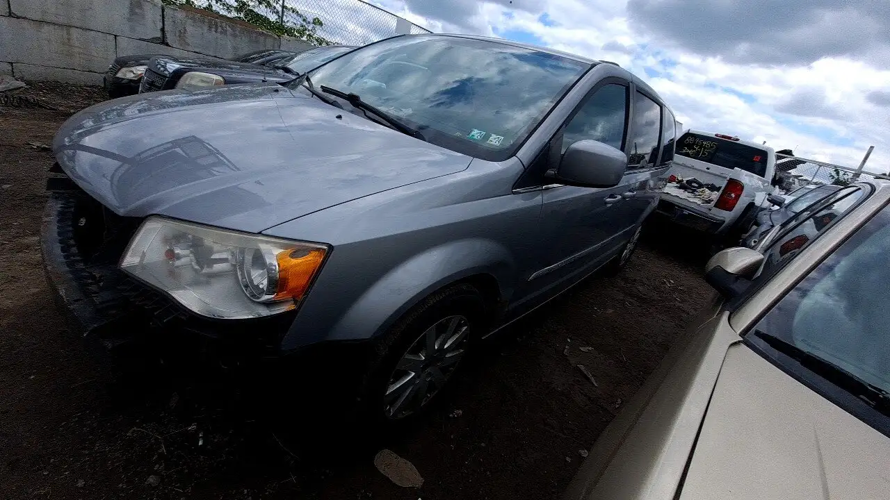 Photo of 2013 Chrysler Town & Country