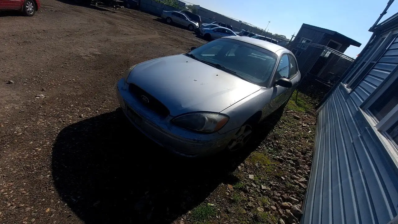 Photo of 2005 Ford Taurus