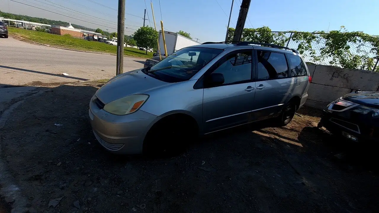 Photo of 2004 Toyota Sienna