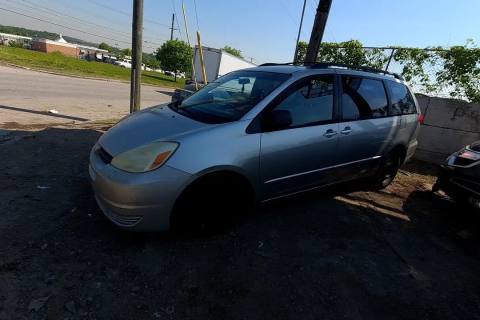 Photo of 2004 Toyota Sienna
