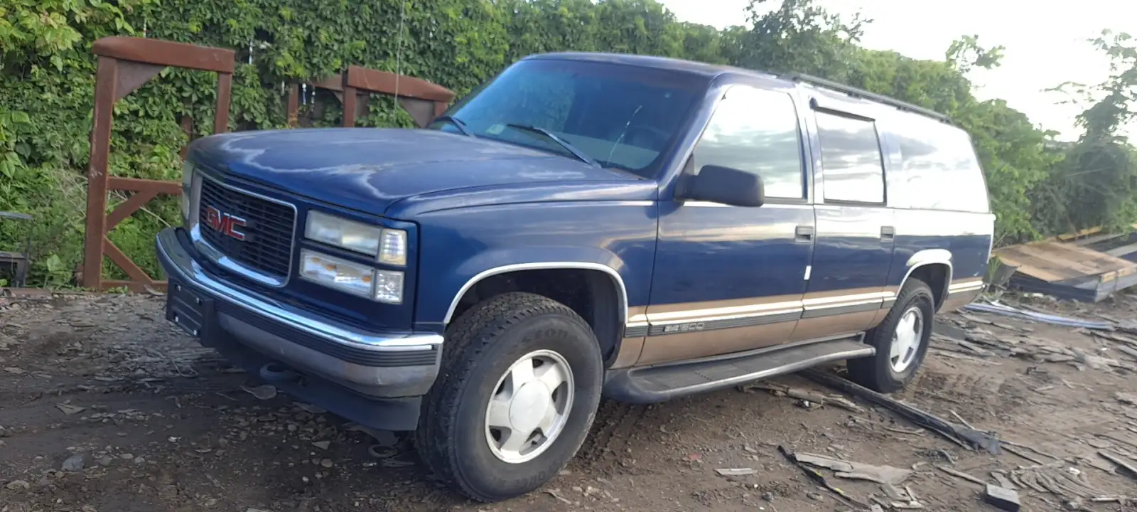 Photo of 1999 Gmc K1500 Suburban