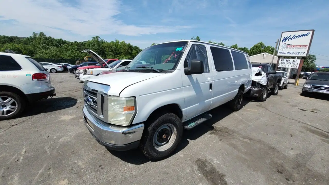 Photo of 2008 Ford E-350 Super Duty