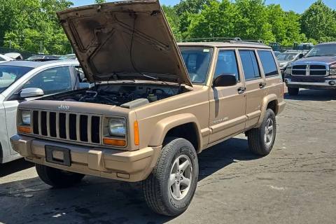Photo of 1999 Jeep Cherokee